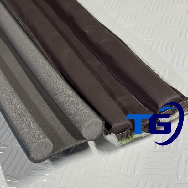 ZOCALOS DE PUERTA DOBLE Y ADHESIVOS .